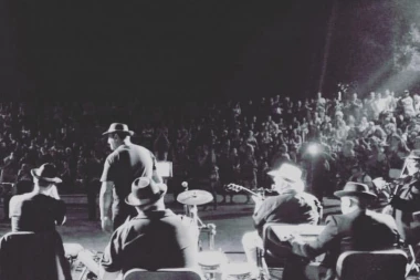 KRALJEVI ZABAVE NASTUPAJU U CENTRU BEOGRADA: Crne mambe "Kod dvoglavog orla"!