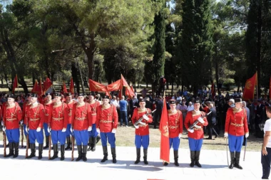 ĐEDOVI MU SE U GROBU PREVRĆU: Ustaše školuju Milove oficire na akademiji "Franjo Tuđman"!