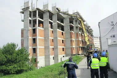 Rušenje mršave zgrade biće gotovo za tri meseca!