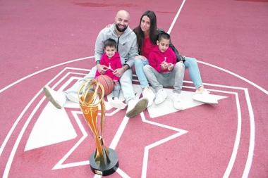 JA SAM TATIN SIN, ali imam ABA prsten