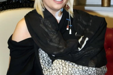 Dea Đurđević na proslavi "Crvenog meseca" otkrila: Za godinu dana ću pomerati ruku bez pomagala!