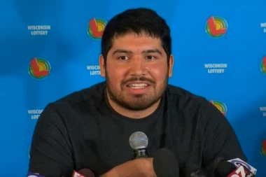 (VIDEO) KAKAV SREĆNIK: Mladić osvojio 768 miliona dolara na lutriji!