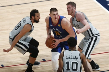 Košarkaš Denvera nosio majicu sa SRPSKOM zastavom i porukom - "Budite mirni, imamo Jokića"!