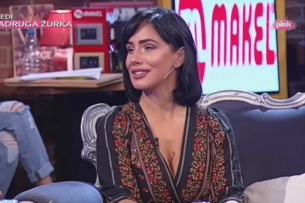 (FOTO) Predivna scena! Ponosno drži u rukama: Aleksandra Subotić pokazala bebu!