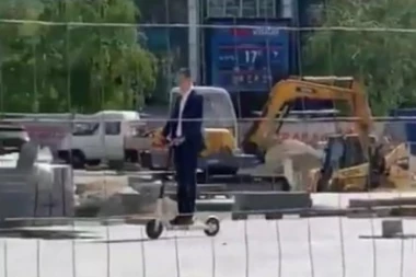 Bastać krenuo trotinetom na bager! Da nije smešno bilo bi tragično!