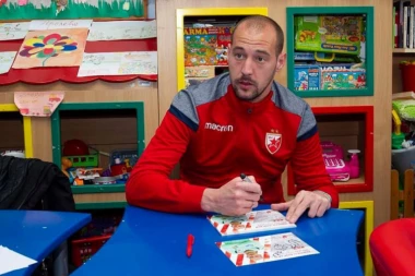 "Fudbal za prijateljstvo": Zvezda ulepšala dan malim-velikim herojima sa onkologije!