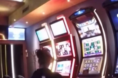(VIDEO) Miljana Kulić usnimljena kako se kocka: Za sat vremena spiskala 1.000 evra!
