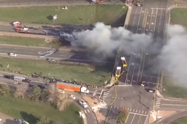 (VIDEO) Stravične scene: Školski autobus u plamenu, kamion se zakucao u vozilo sa decom, ima mrtvih