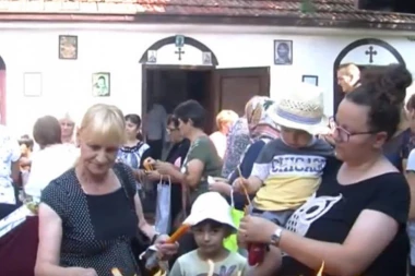 Ovo je najposećenija crkva u Srbiji na Veliki petak: Vernici sa svih strana se mole Svetoj Petki za pomoć
