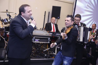 Naslednik pokojnog kralja novi spot posvetio kolegama: A Šaban Šaulić dobio počasno mesto!