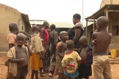 Ovo je najplodnija žena na svetu: Ima 44 dece, čak 3 puta dobila četvorke