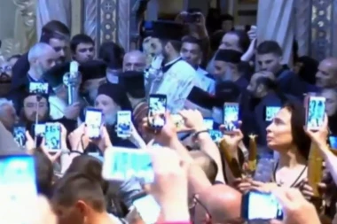 (VIDEO) ČUDO U JERUSALIMU! Blagodatni oganj sišao na Hristov grob!