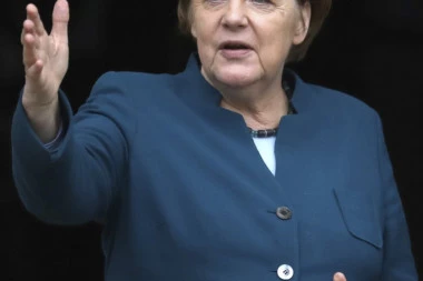 Ono kad spustiš slušalicu Angeli Merkel! Evo ko je to uradio i zašto