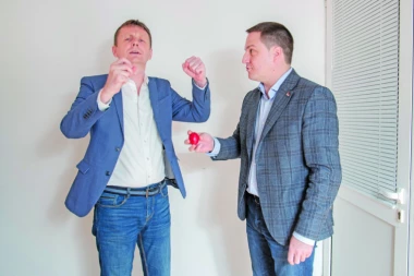 (FOTO) ŠAMPIONAT: Srpski telegraf organizovao takmičenje ministara u kucanju jajima