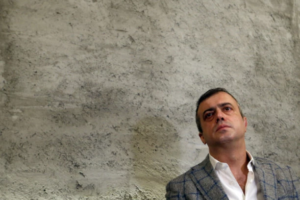 Ne može da sakupi potpise pa mu kriva država: Sergeju se tresu gaće pred izbore