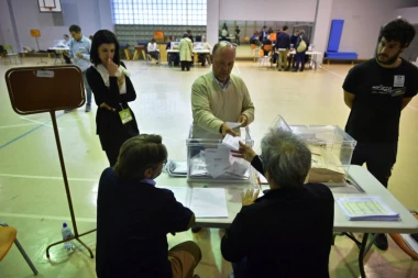 Španci pohrlili na birališta: Veća izlaznost nego 2018