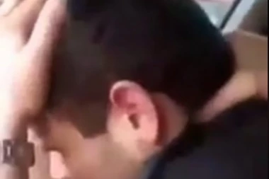 (VIDEO) “PRIČAJ, MAMU TI JE**M”: Još jedno iživljavanje navijača Dele koji preti OTKIDANJEM GLAVE!