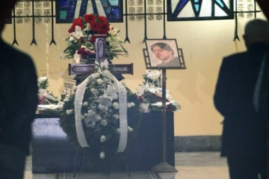 Kremacija Igora Pervića: Majka jedva stoji na nogama, Čkaljina unuka neutešna!