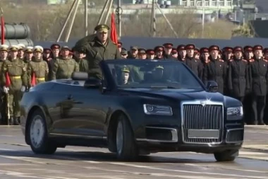 VIDEO: Putinov Aurus kabriolet snimljen bez maske