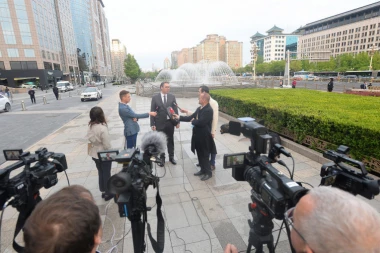 O kojim granicama govorite? Vučić oštro na novinarske provokacije