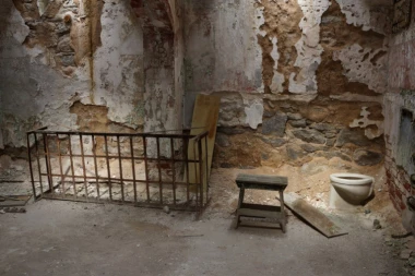 Najjeziviji zatvor na Balkanu: Cinkare kažnjavaju silovanjem, najviše ima Bošnjaka, pa Hrvata, Srba, Roma...