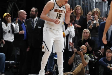 Navijači teraju Jokića da se vrati u Srbiju!