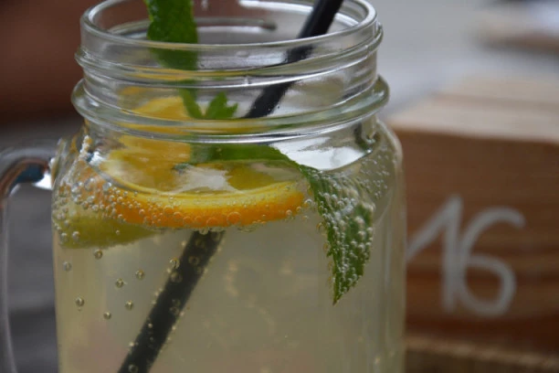 (RECEPT) Mršavite brzo i lako: Potrebno je samo da u limunadu dodate jedan SASTOJAK!