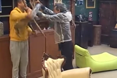 Udarao ga stolicom, pa gvožđem u glavu: Nikad gora tuča Pavla i Lepog Miće u Zadruzi!