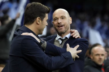 Trener Ajaksa neutešan: Pogledajte Nemce!