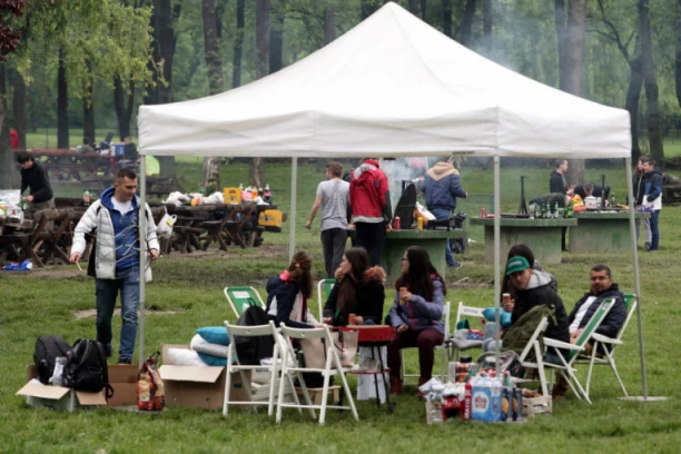 Malo će njih na URANAK! Pitali smo Beograđane gde i kako će provesti PRVOMAJSKE PRAZNIKE i evo šta su odgovorili! (VIDEO)