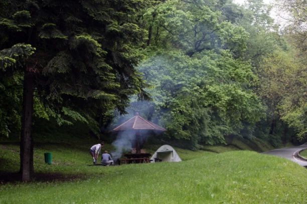 DA LI ĆE NAM KIŠA POKVARITI PLANOVE ZA ZA 1. MAJ: Poznati meteorolog otkrio kakvo vreme možemo da očekujemo za PRAZNIKE
