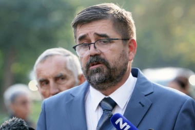 Demolirali mu auto zbog ubistva gardista! Advokat otkrio jezivu pozadinu napada, kamere za video-nadzor snimile vandale