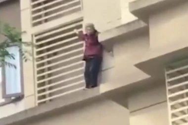 (VIDEO) BABA SPAJDERMEN: Ostaćete u čudu kada budete videli šta je ova starica uradila!