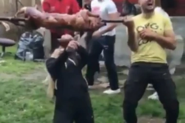 (VIDEO) Futoški limbo dens: Ispekli prase, pa ispod ražnja zamešali kukovima