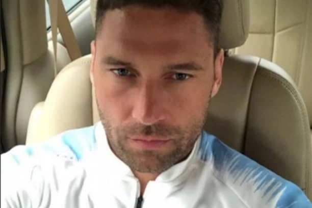 (FOTO) DUŠKO TOŠIĆ SLAO NEPRISTOJNE PORUKE OVOJ POZNATOJ SNAJKI: Zgranućete kad vidite o kojoj lepotici je reč, ISPLIVALI SVI DETALJI!