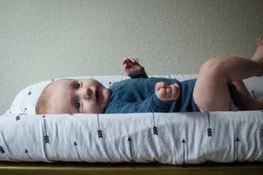Pomoć na putu roditeljstva: Zemunske bebe dobile pakete!