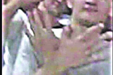 Obrt u slučaju "Borča": Pojavila se nova fotografija, vlasnik pekare bio s bratom dok je pravio dvoglavog orla