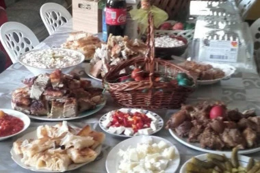 OVA HRANA JE OBAVEZNA NA TRPEZI ZA MALI BOŽIĆ: Običaji koje bi TREBALO ISPOŠTOVATI!