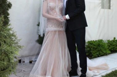 Ništa skupoceno: Evo koji je najdraži svadbeni poklon Danijeli Karić i Ivanu Mileusniću!