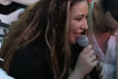 (FOTO) I dalje je TENKANA: Ana Nikolić zaprepastila izgledom na svadbenom veselju kod Karića!