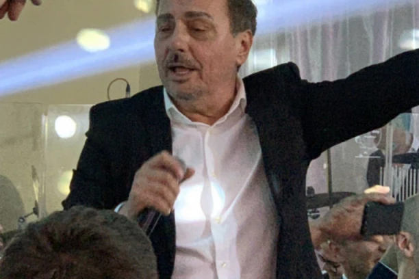 Kojić u strahu da mu se naslednik ne zamonaši posle Severine: Keba provodadžija,  sinu traži novu ženu!