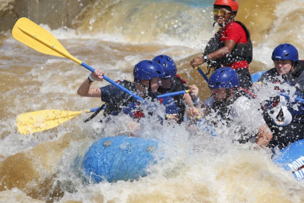ADRENALINSKA AVANTURA! Rafting Drinom i Tarom morate doživeti makar jednom u životu!