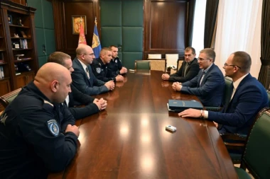 BRAVO! Stefanović zahvalio policajcima iz Prokuplja koji su pomogli i sprečili veću tragediju kod Kuršumlije