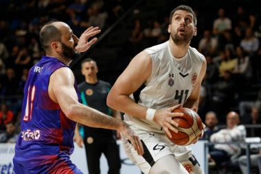 Crno-beli slavili na vrućem gostovanju: Partizan srušio Novi Pazar u prepunoj dvorani Pendik!