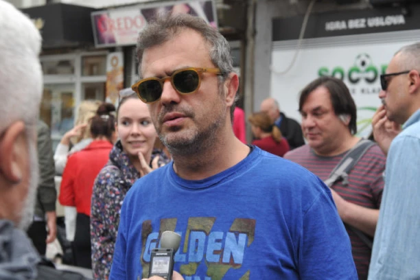 (VIDEO) To je neka kultura, SAČUVAJ BOŽE: Sergej oterao aktivistkinju u pi*ku materinu!