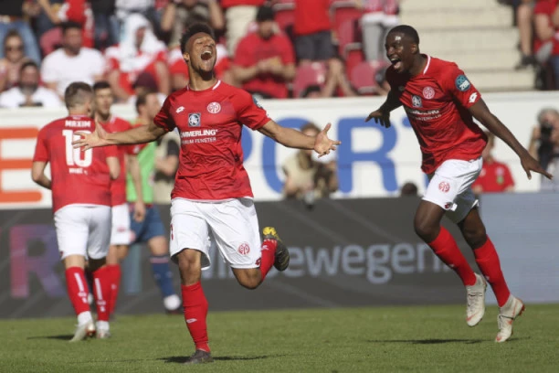 SRBI NASTAVLJAJU DA HARAJU BUNDESLIGOM: Majnc oborio Štutgart zahvaljujući sjajnom Kalajdžiću!