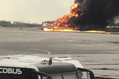 (VIDEO) ZASTRAŠUJUĆI PRIZOR: Zapalio se putnički avion u Iranu!