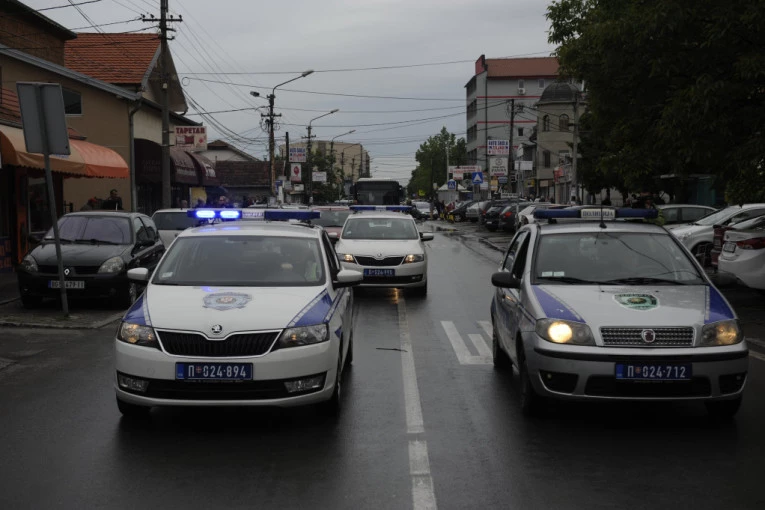 "NEĆU TI URADITI NIŠTA, IZAĐI..." Otkriveni detalji ranjavanja tinejdžera u Borči: Maloletnik (16) upao mu u kuću, a onda je usledila DRAMA!