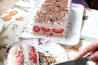 NIKO JOJ NEĆE ODOLETI: Kremasta torta sa jagodama kao sladoled