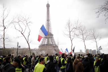 HAOS U PARIZU! Spremao se BOMBAŠKI NAPAD, evaukacija građanstva